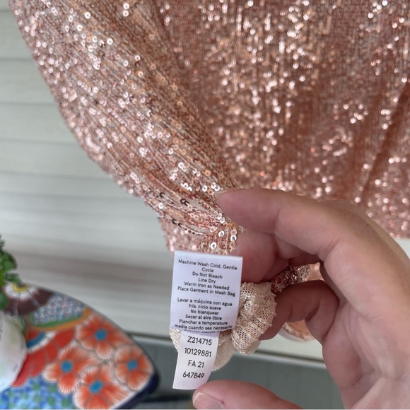 Venus Off-Shoulder Sequin Top in Rose Gold Size 3X - Picture 8 of 8